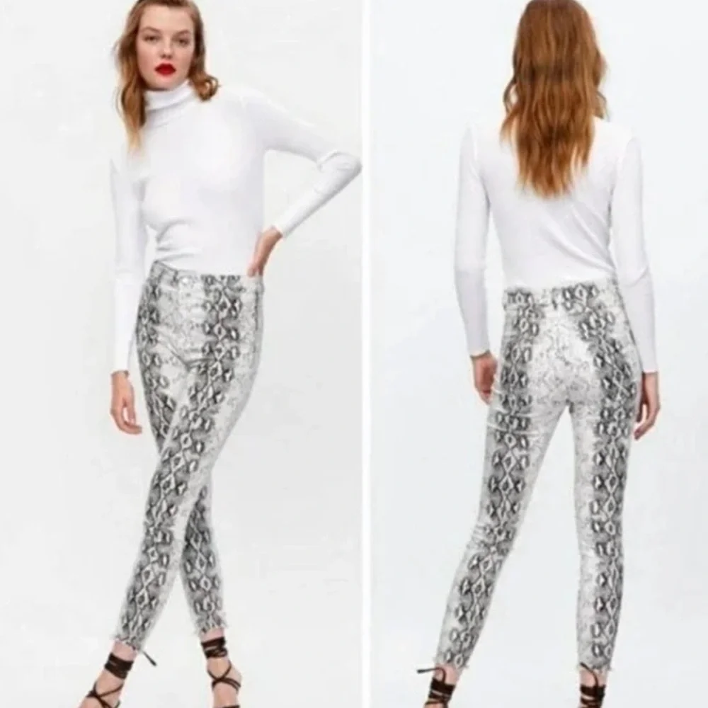 Zara Snake Pattern Skinny Jeans White Black Size 4